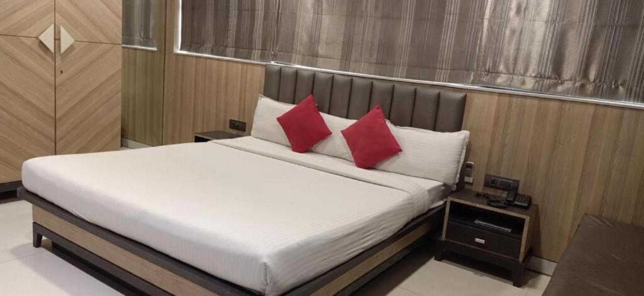 Hotel Pratiksha Residency Нави Мумбаи Экстерьер фото