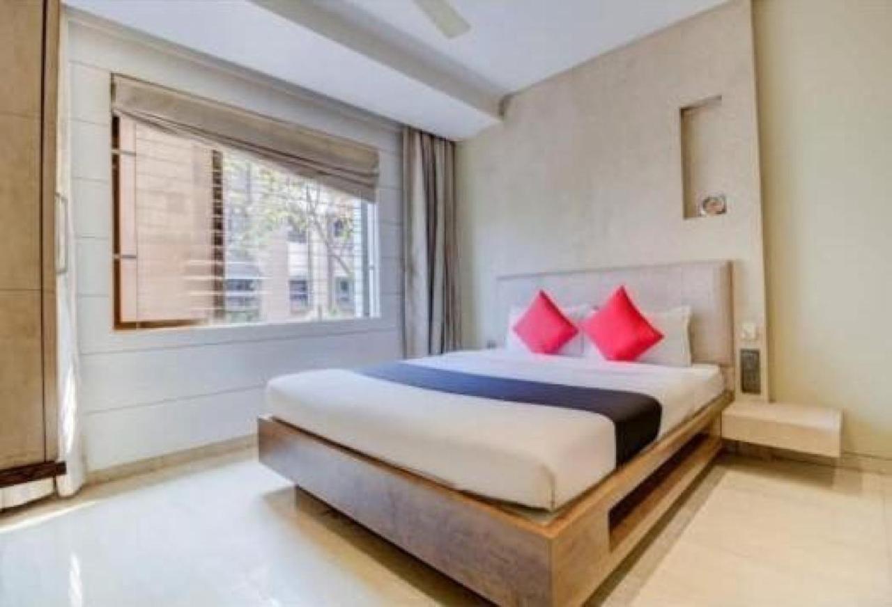 Hotel Pratiksha Residency Нави Мумбаи Экстерьер фото